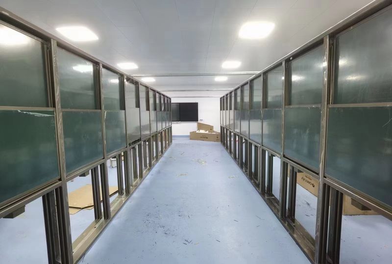 許昌學(xué)院聯(lián)排升降綠板